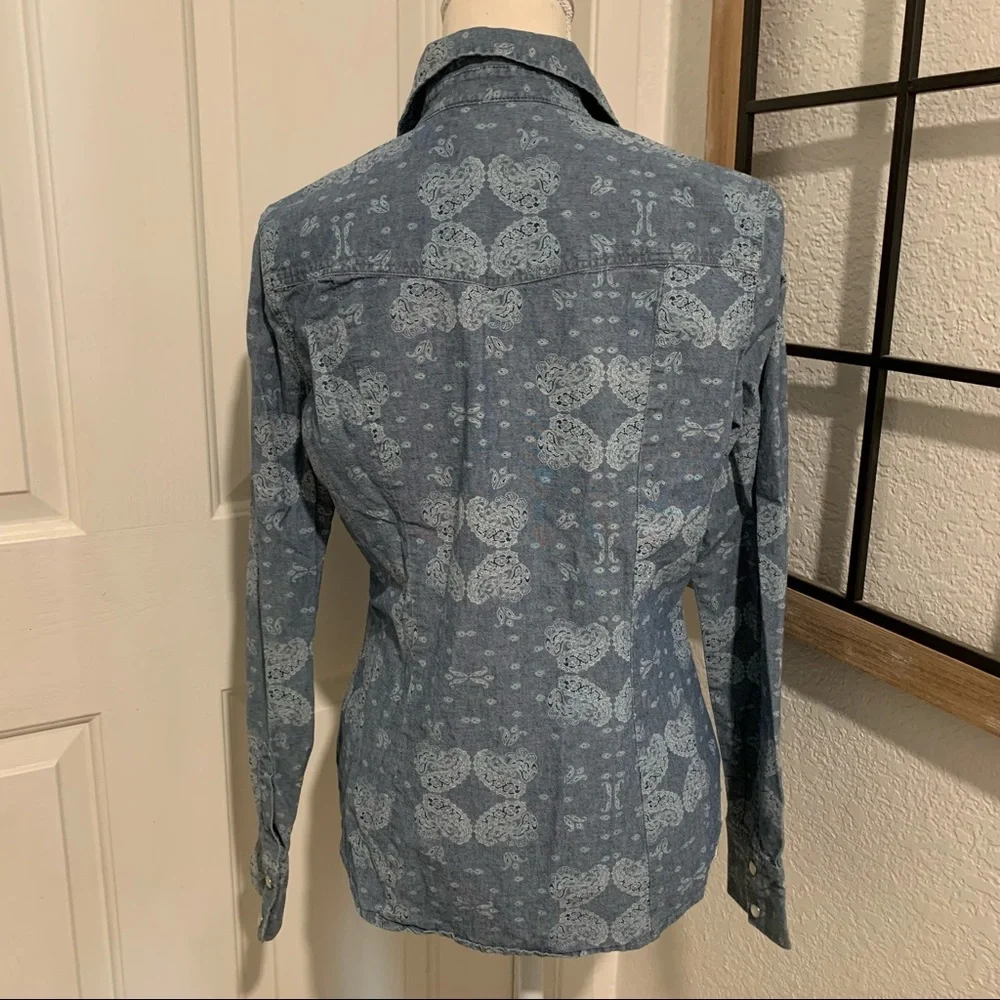 Levi’s long sleeve paisley jean colored shirt S - Picture 2 of 9